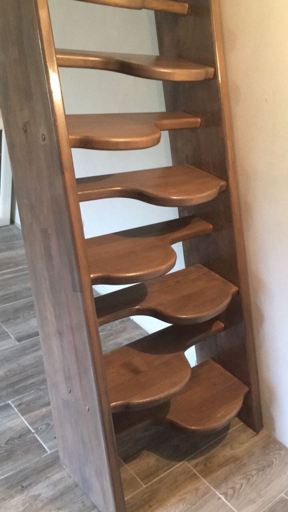 Montáž dubového mlynářského schodiště 